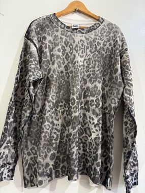 Basketcase Men's Long Sleeve Leopard Print Thermal Tee - Gray/Black